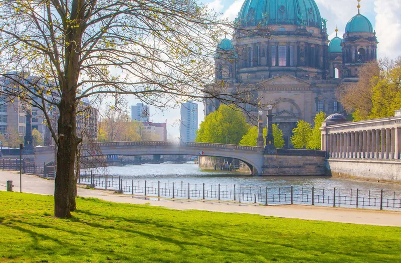 2 Zi-Whg gg der Museumsinsel mit Balkon Concierge EBK Aufzug u. TG (6.8) — photo 1
